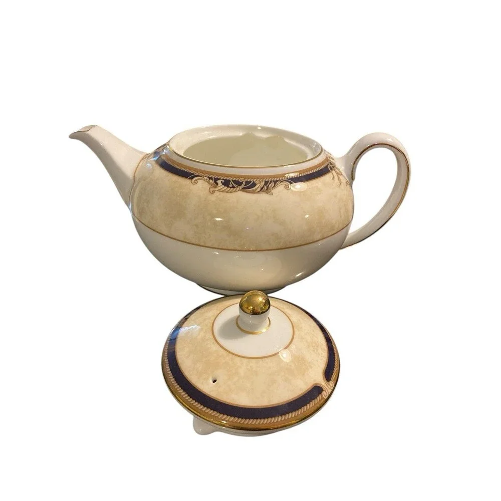 Wedgwood Corinth Cream & Black Teapot Set – 2 Cups‎ & Saucers – England